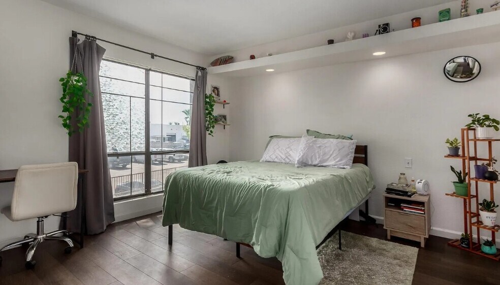 Building Photo - 5035 N 10th Pl