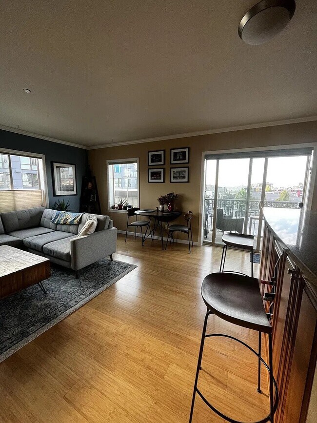 Living Room - 1125 E Olive St