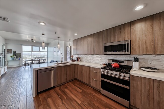 Building Photo - 150 S Las Vegas Blvd