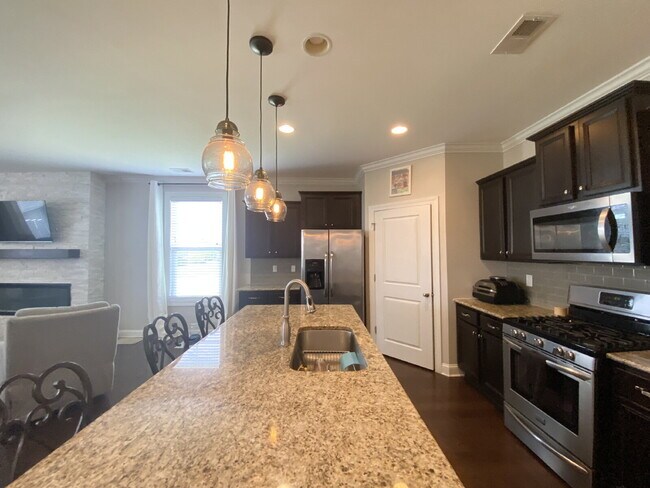 Building Photo - Ranch Style, Four Bedroom Home in Mill Creek!