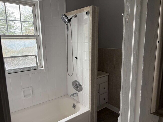 Building Photo - Rare Downtown Asheville Rental: 3BR/2BA House with Huge Yard & City Convenience- Dogs allowed!