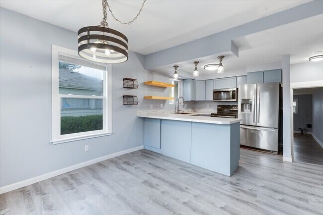 Building Photo - 657 22nd Ave