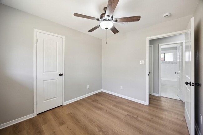 Building Photo - 4442 Oak Shadows Dr