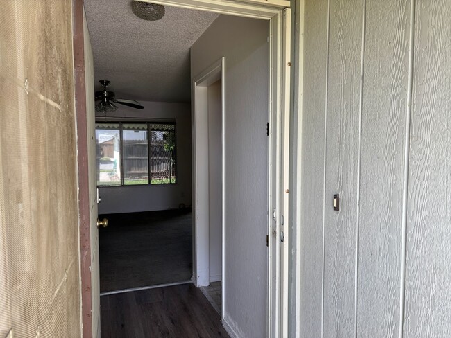 Building Photo - Cozy Cul-De-Sac Home