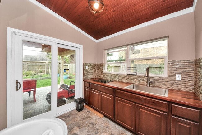 Building Photo - 2895 Ragusa Ln