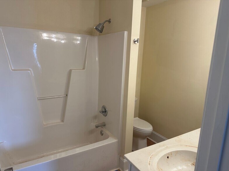 Building Photo - 115 Windermere Dr