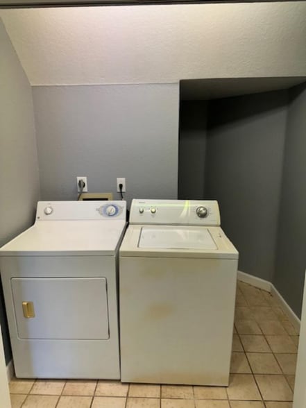 Building Photo - 242 Dawn Ct