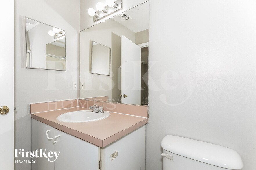 Building Photo - 1420 Kissimmee Dr