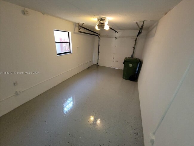 Building Photo - 1091 N Hiatus Rd