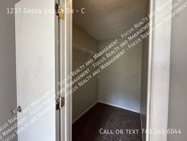 Building Photo - 1237 Green Valley Dr