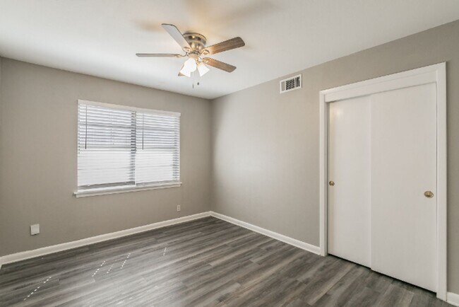 Building Photo - 7513 Maple Dr