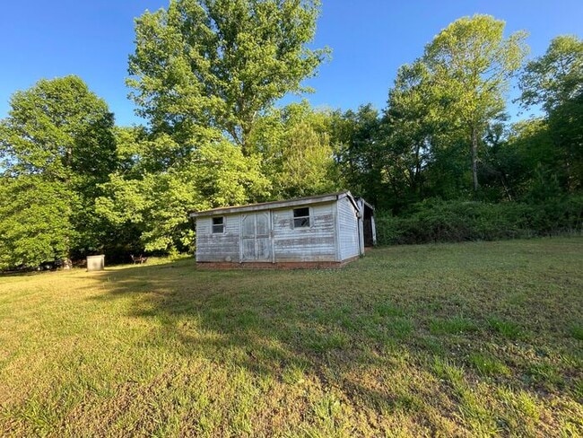 Building Photo - 3/1 Renovated House Available Now! Pet Friendly!