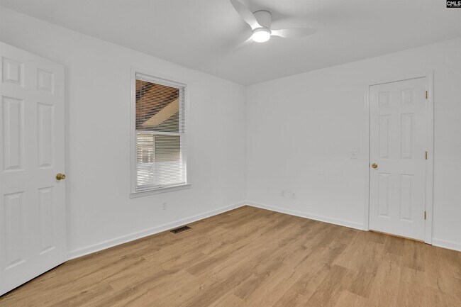 Building Photo - 350 Lakeshore Dr