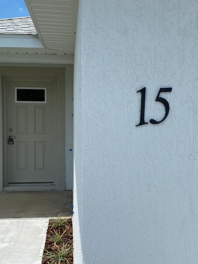 Building Photo - Custom Home - Desirable SE Ocala Neighborhood 3/2/2 **Wont Last**