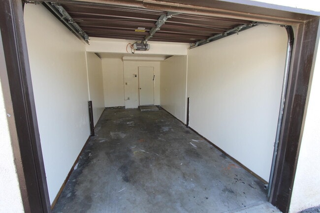 Building Photo - 8448 Spain Rd NE