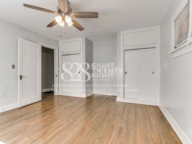 Building Photo - *AVAILABLE NOW!* 2 Bed/2 Bath Duplex Close to Campus Corner!