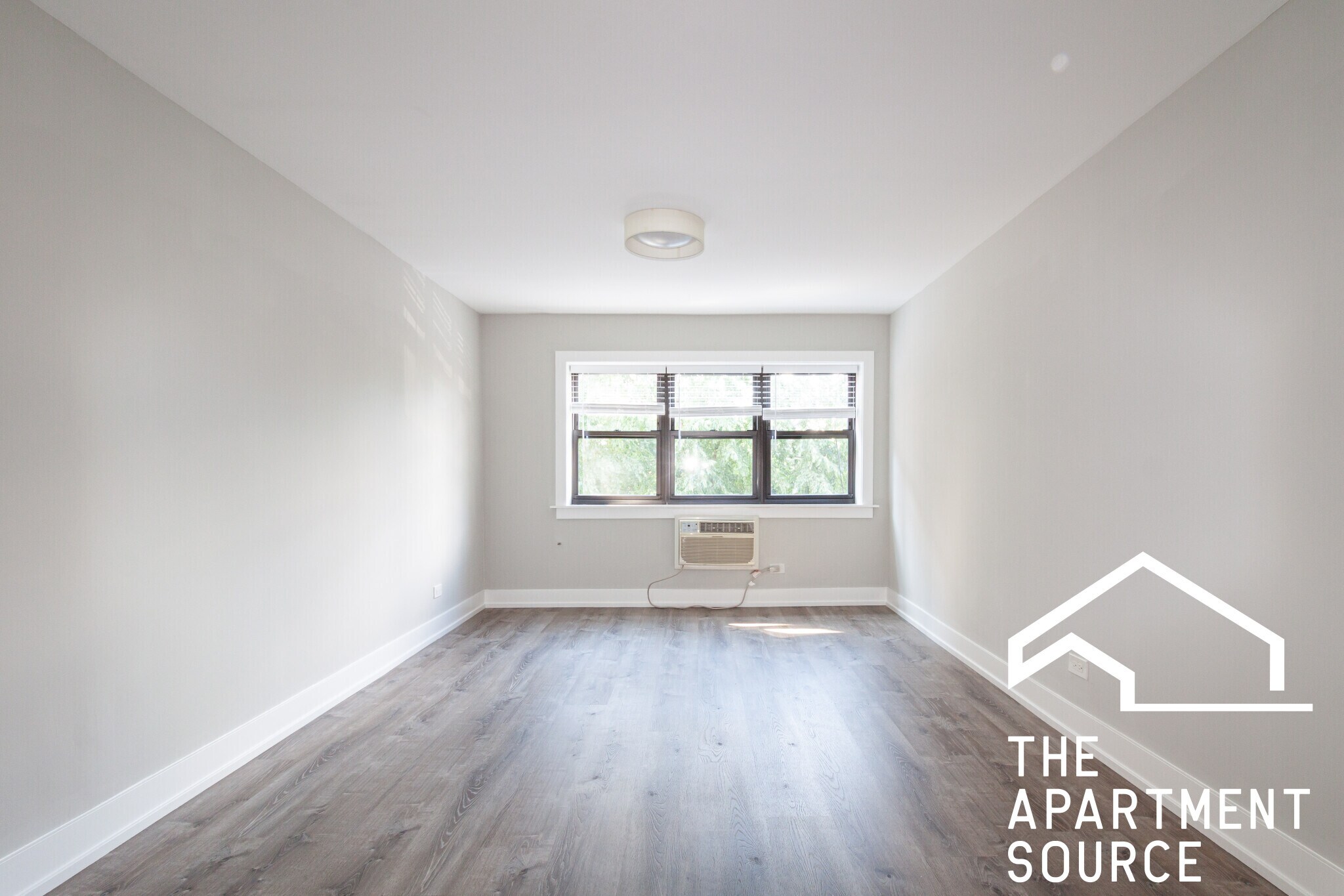 Building Photo - 454 W Barry Ave