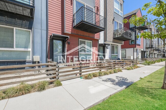 Building Photo - 5557 W 10th Ave