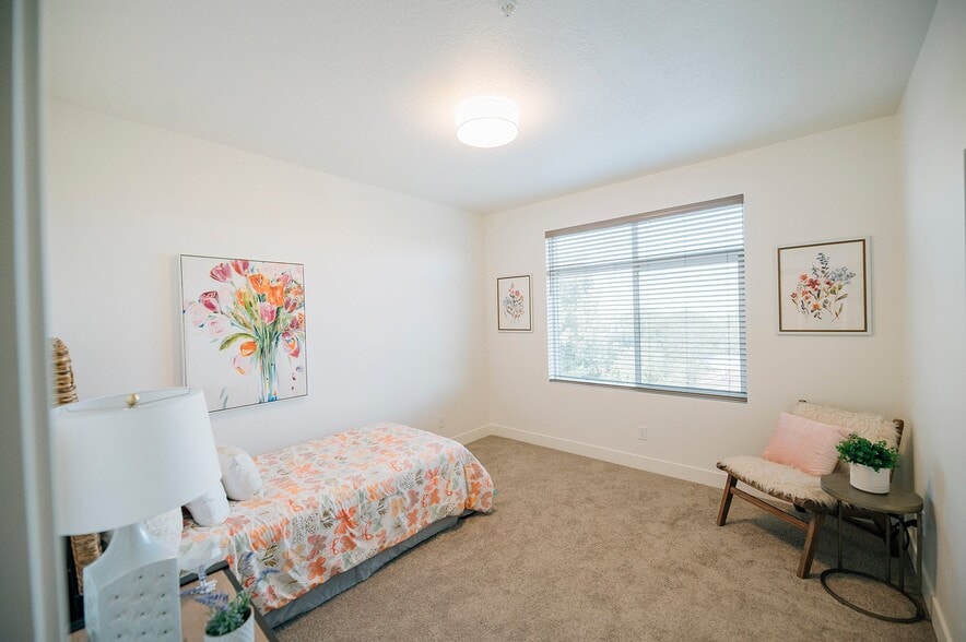 Building Photo - 43 W 400 S