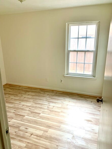 Building Photo - 6037 Old College Dr