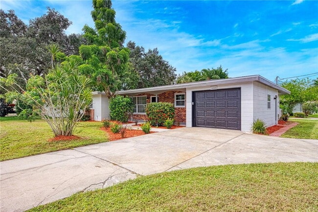 Building Photo - MOVE IN TO THIS SARASOTA HOME NOW WITH ZER...