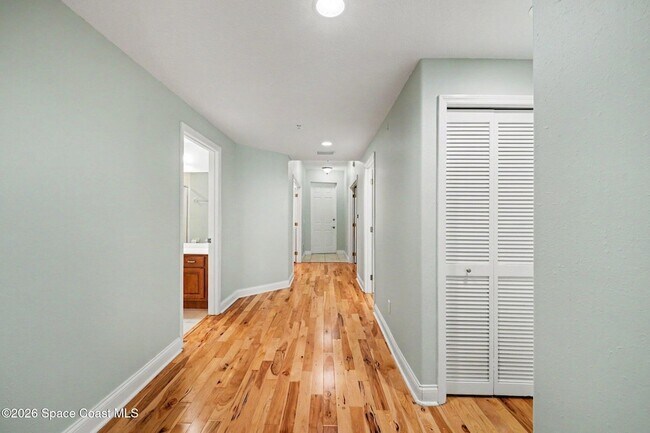 Building Photo - 601 N Miramar Ave