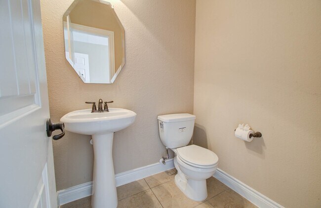 Building Photo - 2214 Red Wren Cir