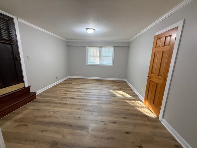 Building Photo - 102 Lincoln Ave