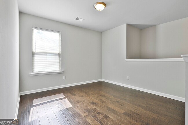 Building Photo - 240 Stillwood Dr