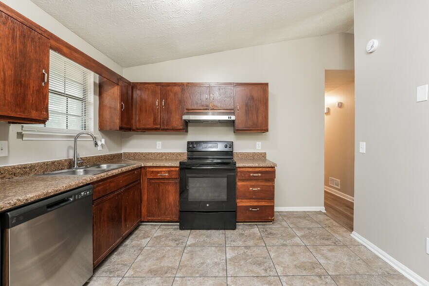 Building Photo - 1073 Cherokee Heights