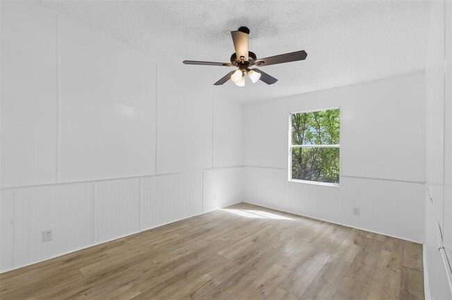 Building Photo - 376 Rae Ln