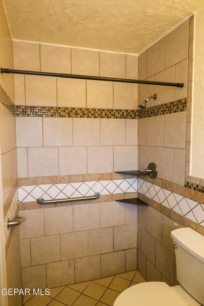 Building Photo - 5822 Beaumont Pl