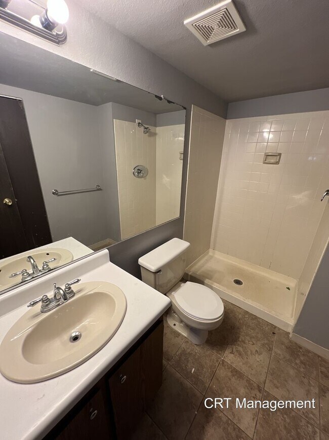 Building Photo - Spacious 2 Bed, 2 Bath Condo – Prime Lowry Location!