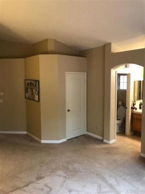 Building Photo - 613 Diamond Dr