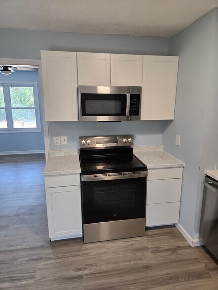 Building Photo - 131 Jones Ray Cir