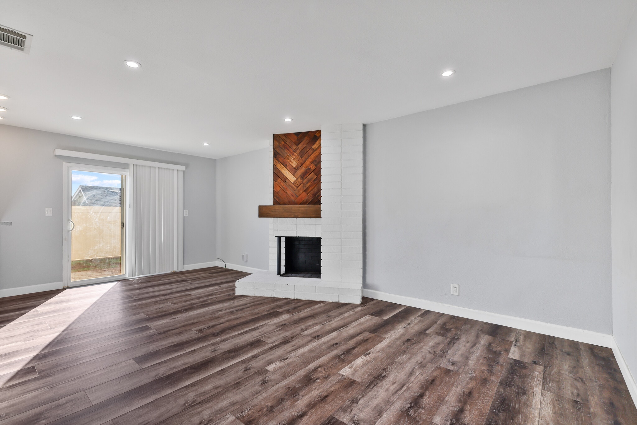 Building Photo - 2702 College Ln