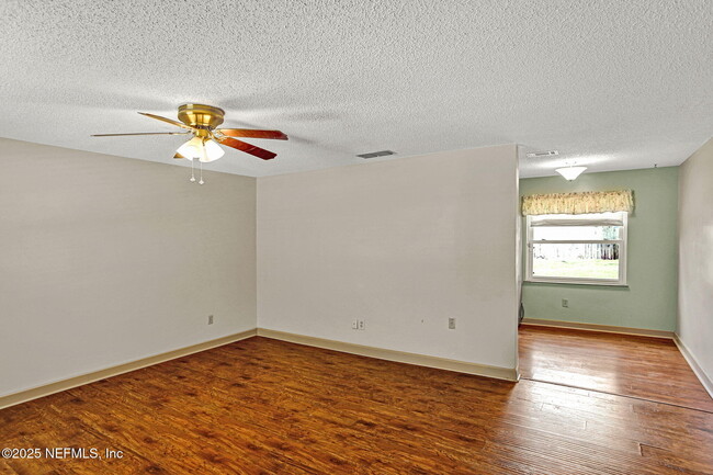 Building Photo - 2214 Luana Dr E