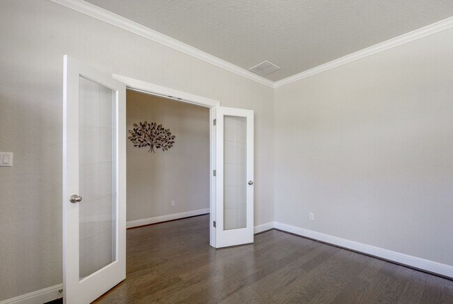 Building Photo - 5813 Viejo Dr