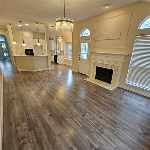 Building Photo - 2817 Oleander Dr