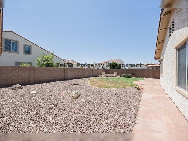 Building Photo - 3681 E Yellowstone Pl