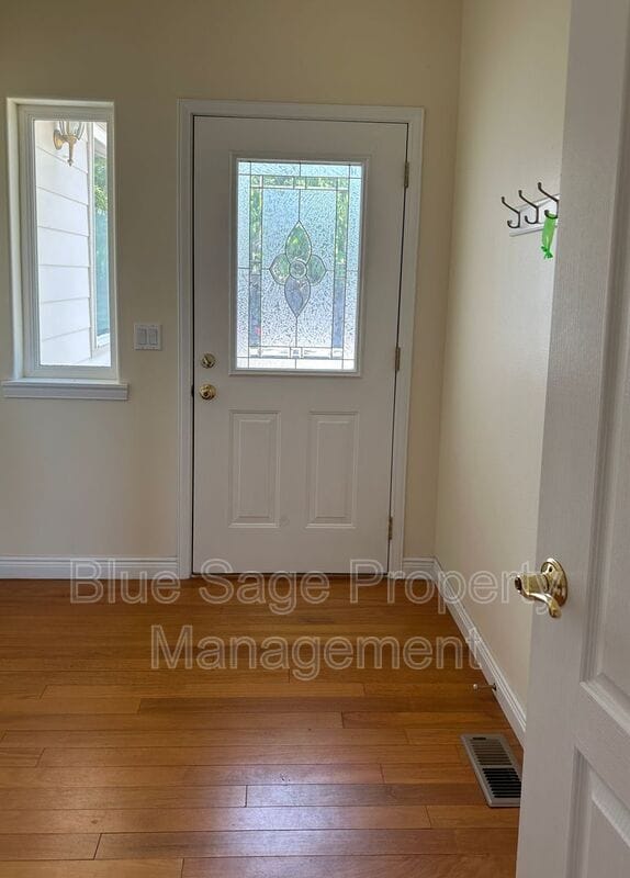 Building Photo - 561 Doe Run Rd