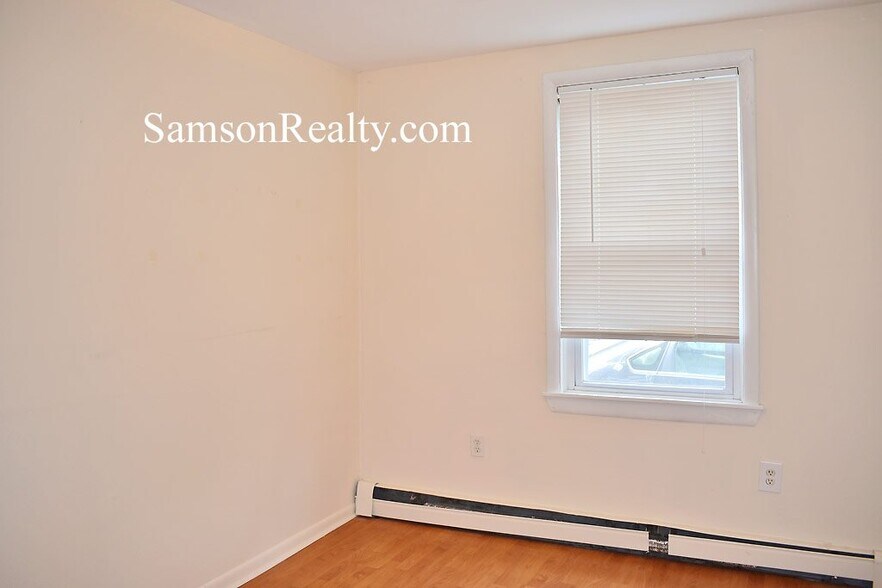 Building Photo - 108 Ives St