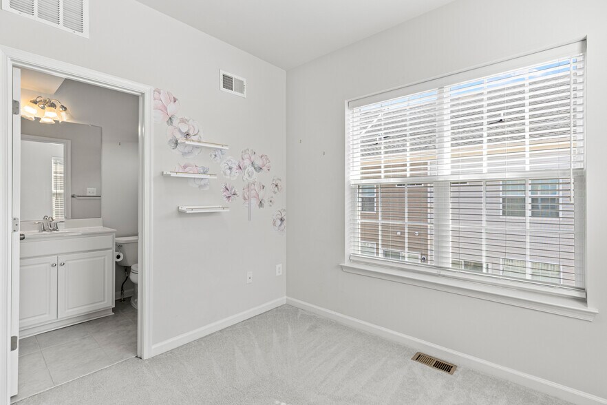 Second Bedroom - 7125 Rowlock Aly