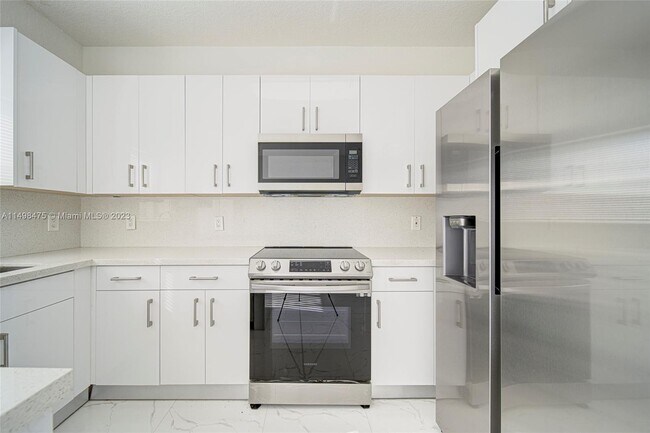 Building Photo - 10740 NW 83rd St