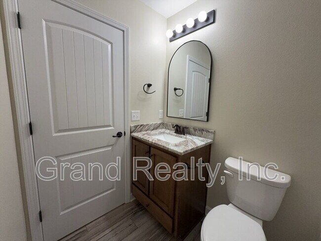 Building Photo - 4026 Roxies Ln