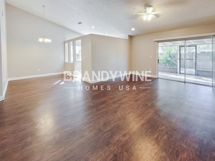 Building Photo - 542 Queensbridge Dr