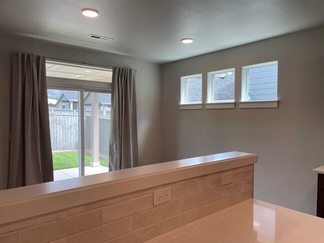 Building Photo - 1131 Rutherford Dr