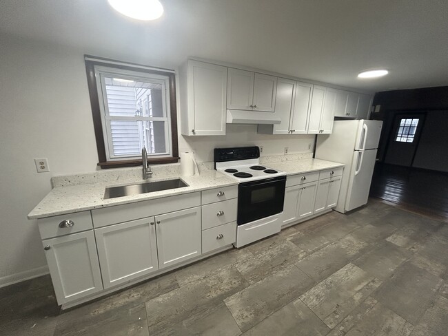 Upgraded Kitchen with Granite Counters - 21 W Main St