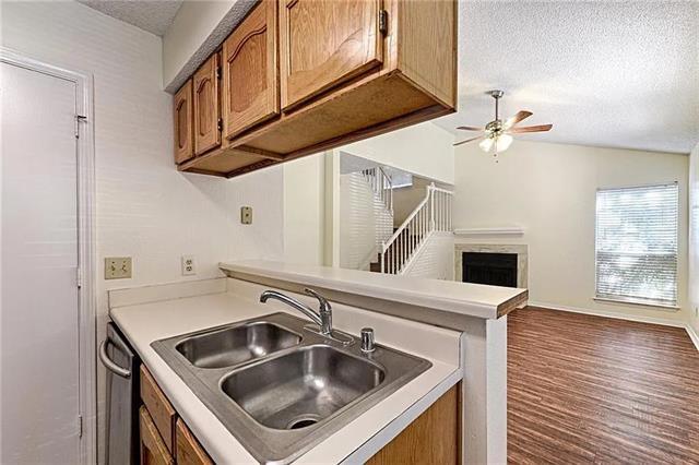 Building Photo - 1473 Meadowood Village Dr