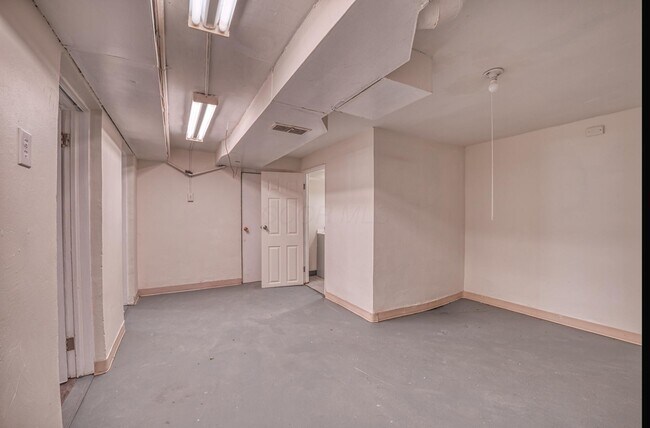 Building Photo - 1139 Miller Ave